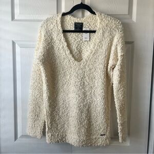 Abercrombie & Fitch Cream Fluffy V- Neck Sweater Size Medium NWT